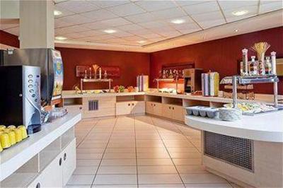 фото отеля Holiday Inn Express London Airport Stansted