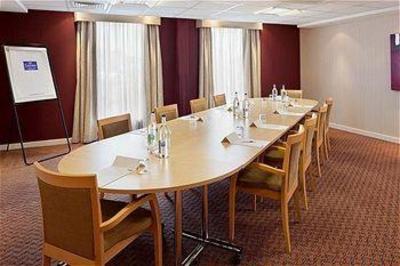 фото отеля Holiday Inn Express London Airport Stansted