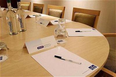 фото отеля Holiday Inn Express London Airport Stansted