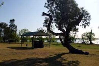 фото отеля Lake Cullulleraine RSL Holiday Park Accommodation Mildura