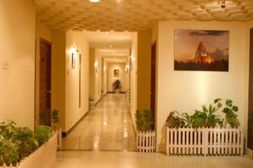 фото отеля Hotel Parisutham