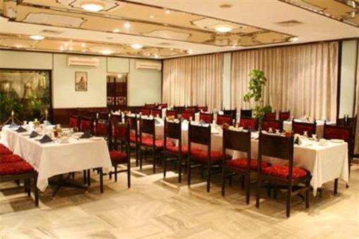 фото отеля Hotel Parisutham