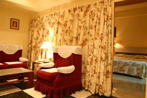 фото отеля Hotel Parisutham