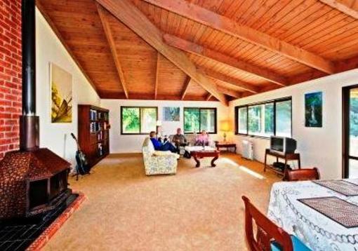 фото отеля Waiotemarama Falls Lodge Hokianga