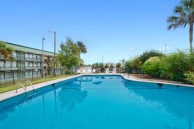фото отеля Travelodge Valdosta