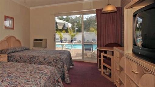 фото отеля Mariner Inn Beach Haven