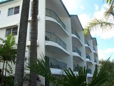 фото отеля Beachfront Apartments on Trinity Beach