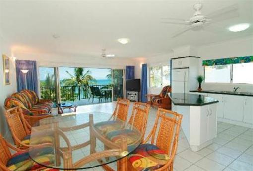 фото отеля Beachfront Apartments on Trinity Beach