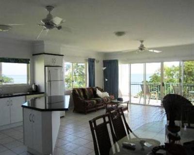 фото отеля Beachfront Apartments on Trinity Beach