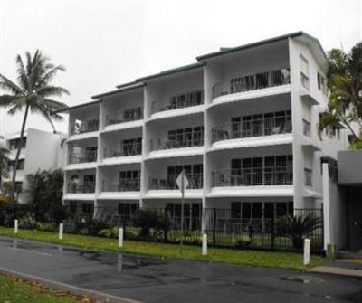 фото отеля Beachfront Apartments on Trinity Beach