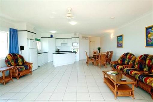 фото отеля Beachfront Apartments on Trinity Beach