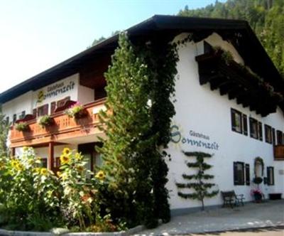 фото отеля Gästehaus Sonnenzeit Reit im Winkl