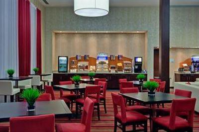 фото отеля Holiday Inn Express Hotel & Suites Chatham South