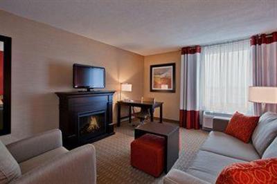 фото отеля Holiday Inn Express Hotel & Suites Chatham South