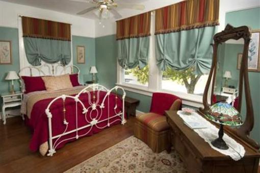 фото отеля The Cotton Palace Bed and Breakfast