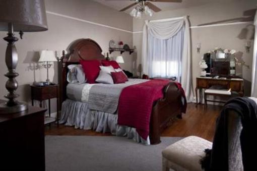 фото отеля The Cotton Palace Bed and Breakfast