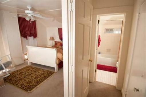 фото отеля The Cotton Palace Bed and Breakfast