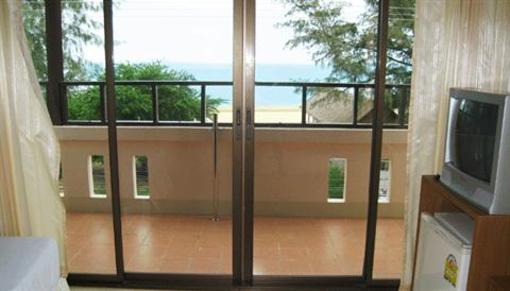 фото отеля Front Beach Hotel