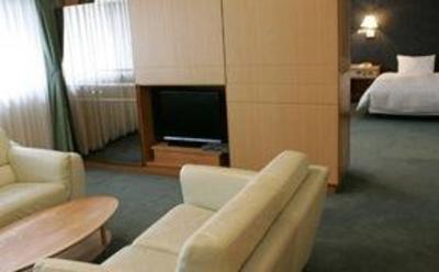 фото отеля Green Rich Hotel Nishitetsu Ohashi Ekimae