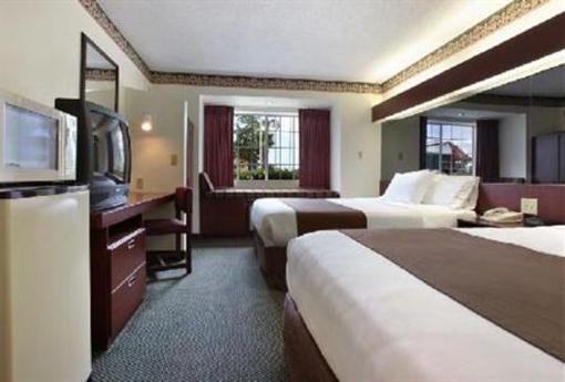 фото отеля Peachtree Inn & Suites Savannah Gateway