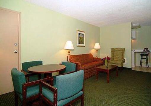 фото отеля Quality Inn & Suites Hilton Head