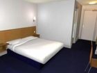 фото отеля Travelodge Wakefield Woolley Edge M1 Southbound