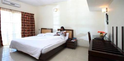 фото отеля Royal Suites Hotel Apartments
