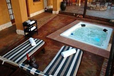 фото отеля Valley Bushveld Country Lodge Addo