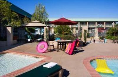 фото отеля BEST WESTERN Plus Hilltop Inn