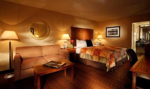 фото отеля BEST WESTERN Plus Hilltop Inn