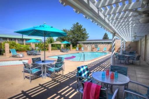 фото отеля BEST WESTERN Plus Hilltop Inn
