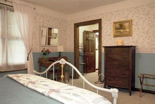 фото отеля Lovill House Inn - Bed and Breakfast