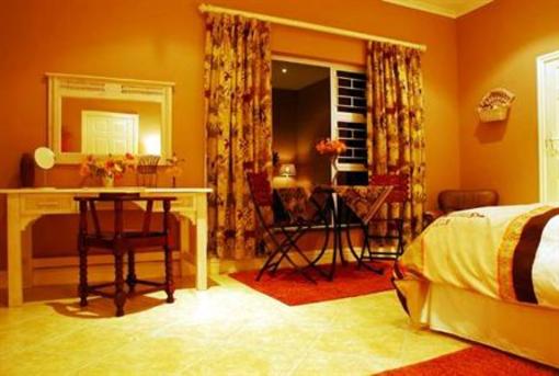 фото отеля Big 6 Guesthouse Somerset West