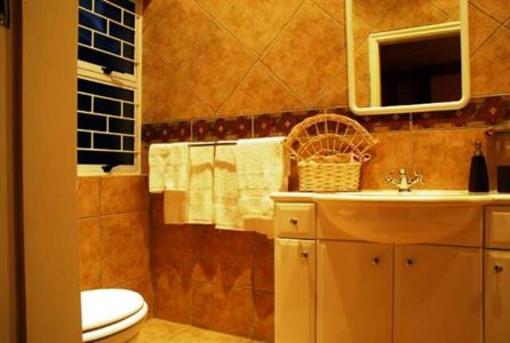 фото отеля Big 6 Guesthouse Somerset West