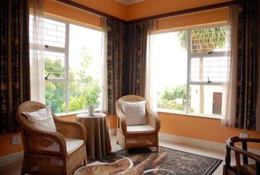 фото отеля Big 6 Guesthouse Somerset West