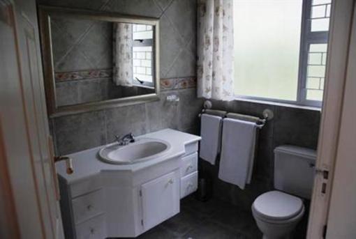 фото отеля Big 6 Guesthouse Somerset West