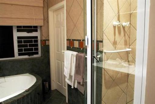 фото отеля Big 6 Guesthouse Somerset West
