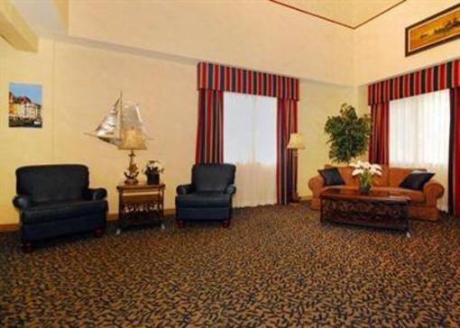 фото отеля Comfort Suites Lake Geneva