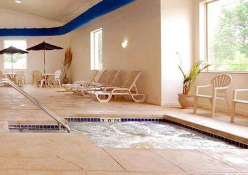 фото отеля Comfort Suites Lake Geneva