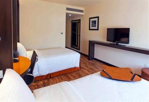 фото отеля Hampton Inn Vadodara-Alkapuri