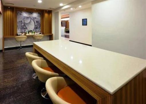фото отеля Hampton Inn Vadodara-Alkapuri