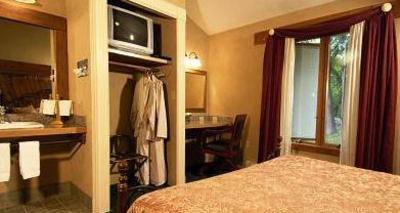фото отеля Wrens Nest Village Inn