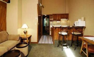 фото отеля Wrens Nest Village Inn