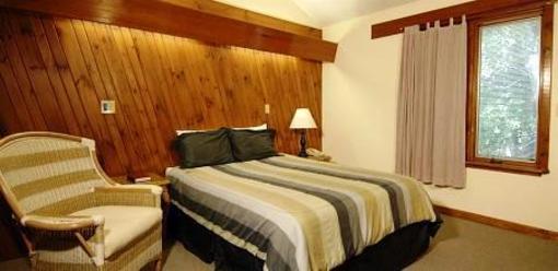фото отеля Wrens Nest Village Inn