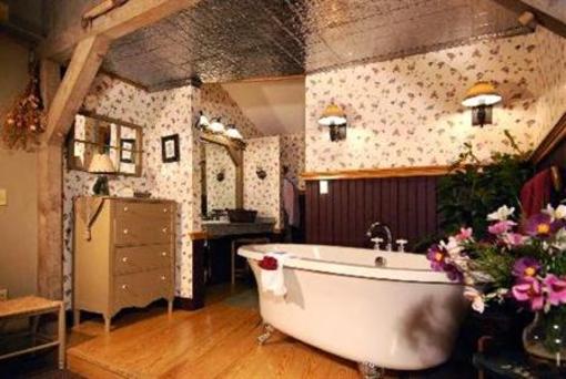 фото отеля Wrens Nest Village Inn