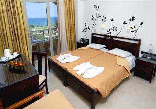 фото отеля Niriides Beach Hotel