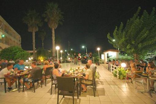 фото отеля Niriides Beach Hotel