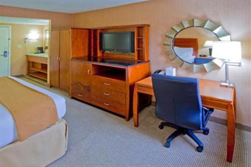 фото отеля Holiday Inn Express Fairfax-Arlington Boulevard