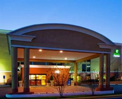 фото отеля Holiday Inn Express Fairfax-Arlington Boulevard