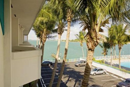 фото отеля Best Western Plus on the Bay Inn & Marina